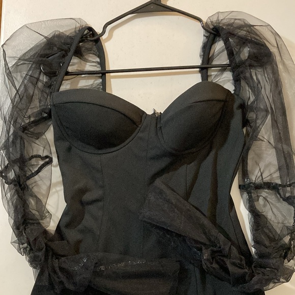L'Vow Sexy, body con, Club Dress, sheer mesh long sleeve. Size, S - Picture 4 of 10